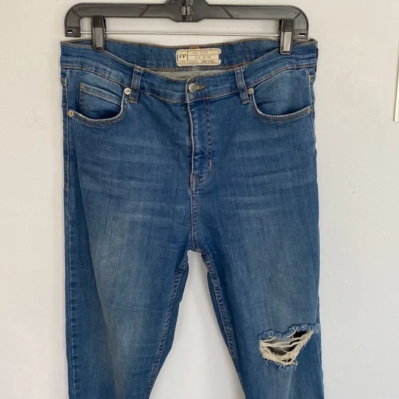 Free People Shark Bite Jeans size 29 L - Picture 4 of 6